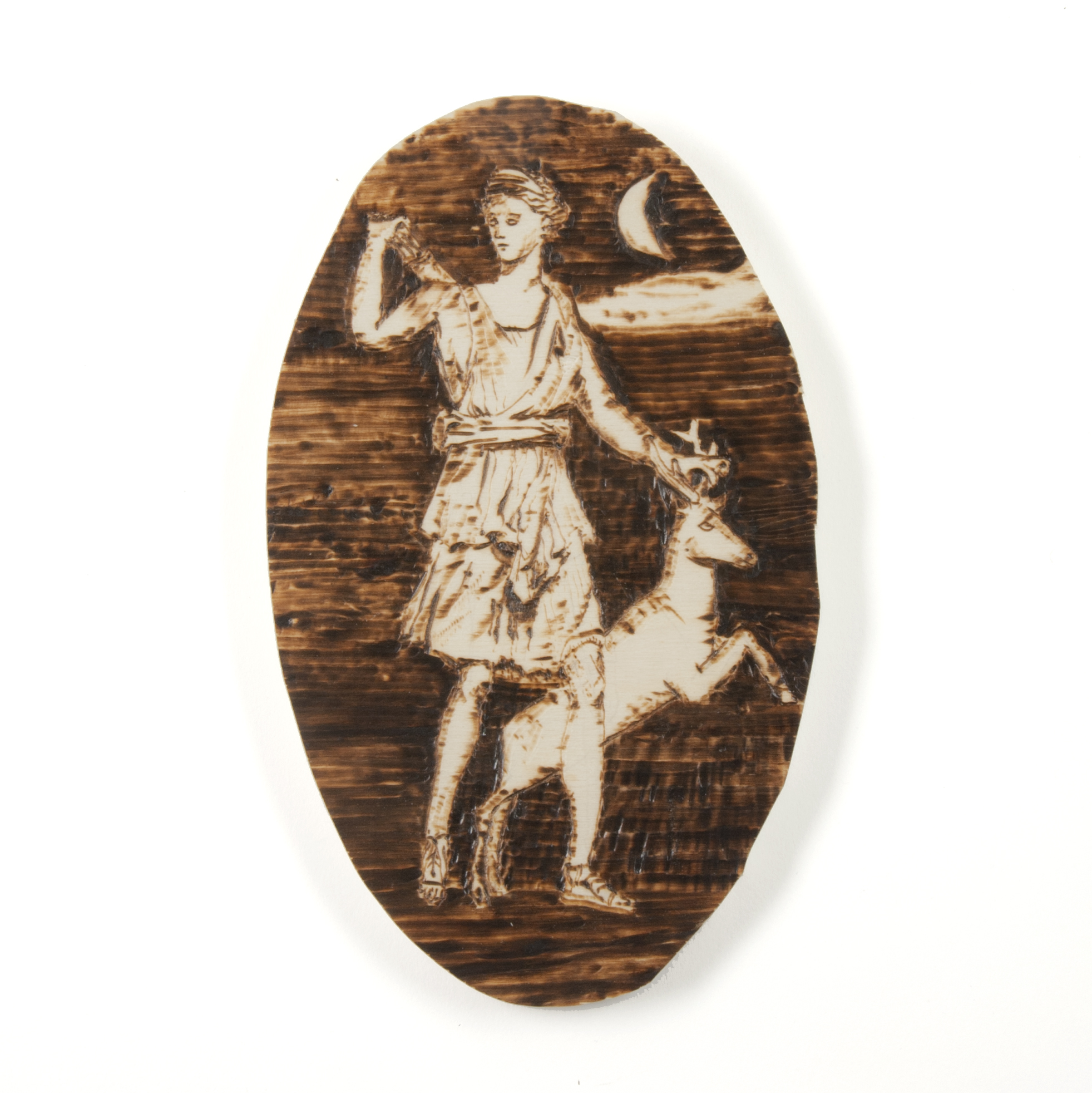 Ex-voto pyrogravure Atrémis Diane chasseresse chasse cerf lune protection chasseur